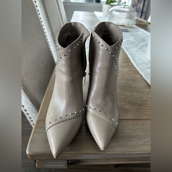 Studded heel Taupe Ankle Boots 9.5 - Picture 2 of 7